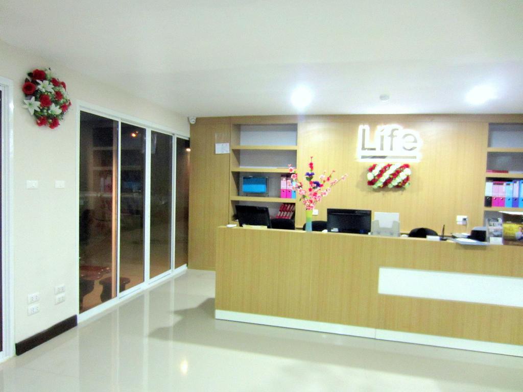 Отель Life Grand Чиангмай Экстерьер фото